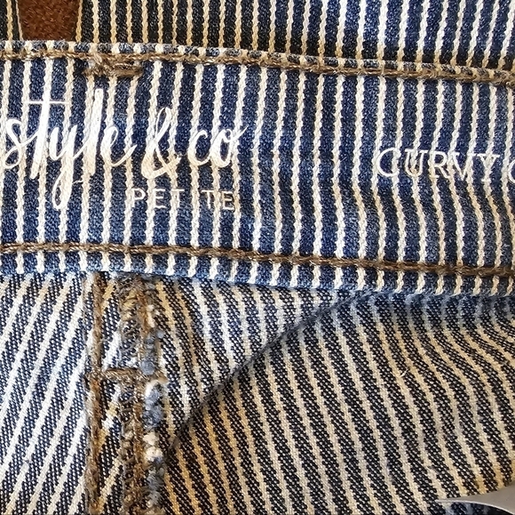 Style & Co Petite Mid-Rise Curvy Pinstripe Cuffed Hem Capris Size 12P - Picture 4 of 10